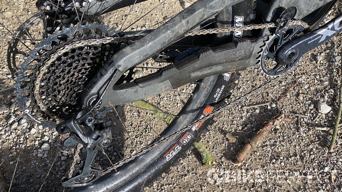 Evil Offering V2 XO1 Hydra kitted with a SRAM XO1 drivetrain