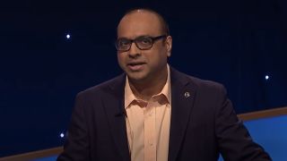 Yogesh Raut telling anecdote to Ken Jennings during Jeopardy Masters