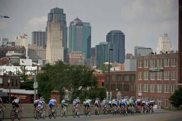 The bunch heads back towards downtown.