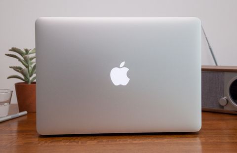 macbook air 2017 nits