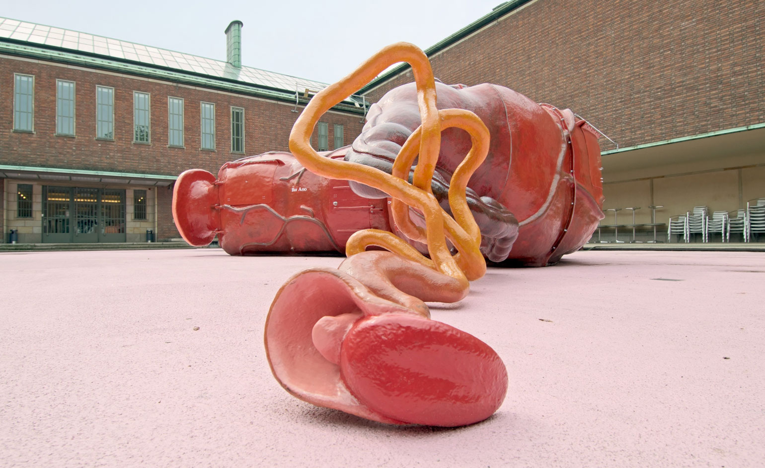 An anatomically-detailed bar shaped after the human digestive system