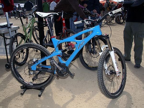 Brian Lopes recently switched from GT to Ibis for bike sponsorship and his carbon Mojo was on hand at Sea Otter for all to see.