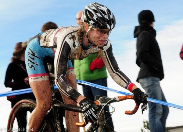 Barb Howe (Ibis and the Danger Twins) racing to eighth place in her last elite race.