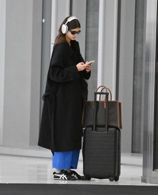 Kaia Gerber in New York City airport April 2024