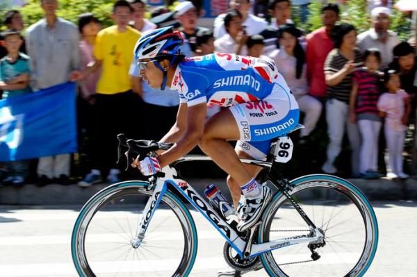 Jin Long (Skil-Shimano) attempting a break early on.