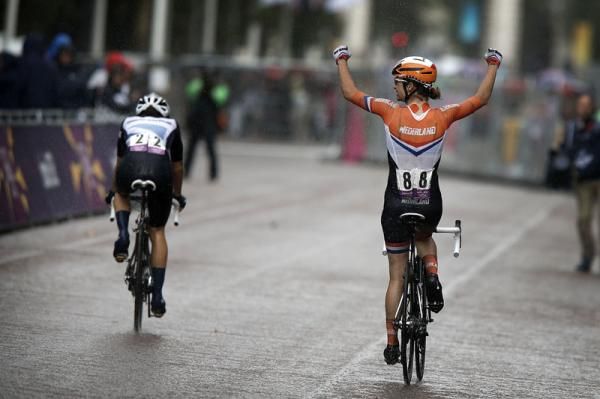 Vos celebrates outsprinting Armitstead for gold