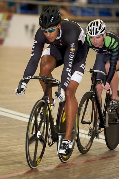 Giddeon Massie (Bike Religion) with Daniel Walker (Momentum) on his wheel