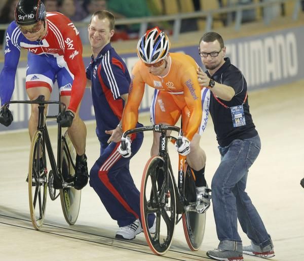 Chris Hoy (Great Britain) lines up for his semi-finals qualifier in the men's sprint.
