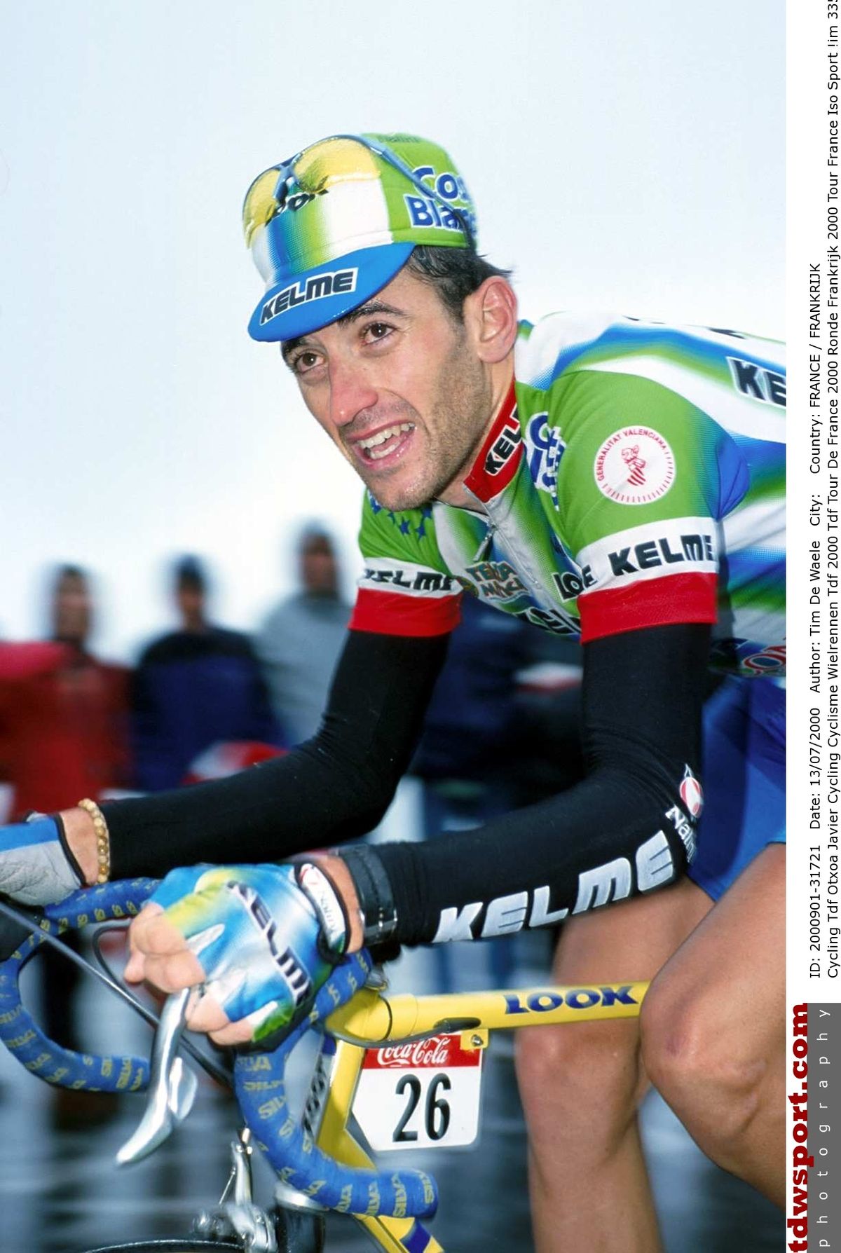 Javier Otxoa solos to victory on Hautacam at the 2000 Tour de France.