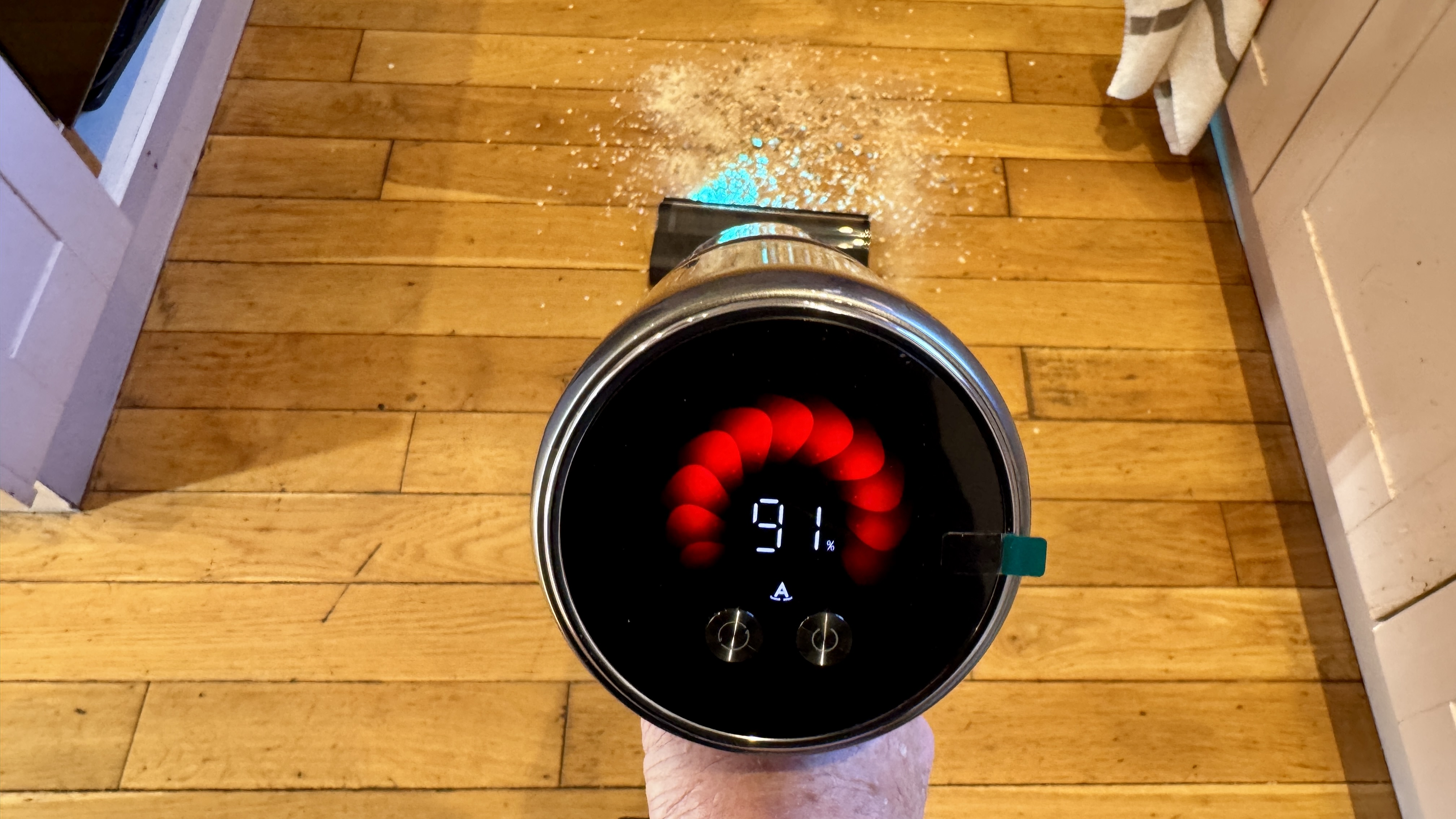 Dreame V20 Pro vacuum interface glowing red to show dirt detected