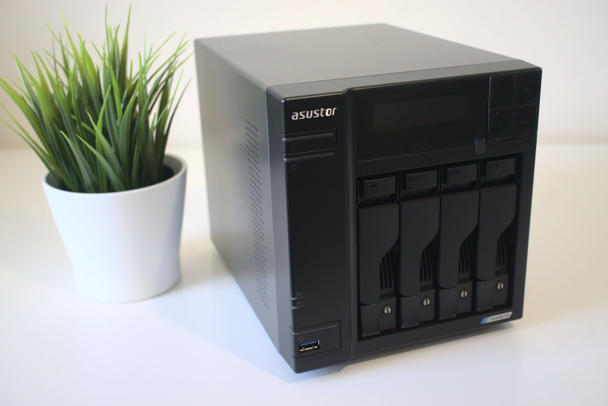 ASUSTOR LOCKERSTOR 4 AS6604T review: Excellent specs make this NAS