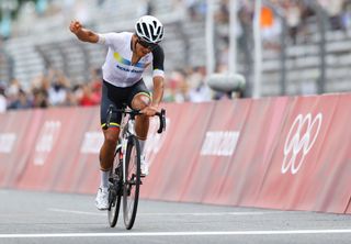 2021 Olympics: Richard Carapaz takes gold in the men's road race