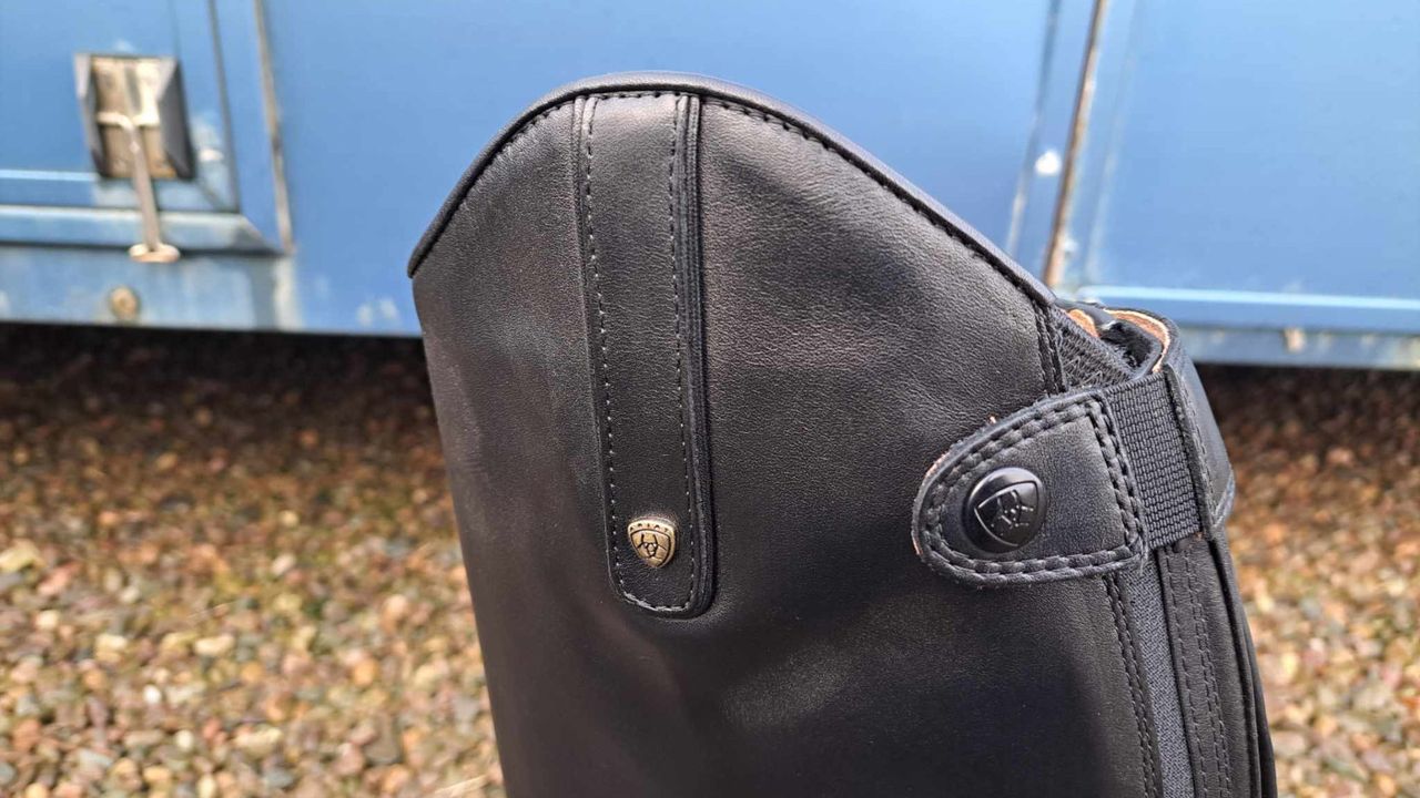 Ariat Heritage Contour Field boots fastening closed