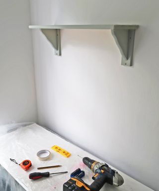 finishing how to put up a shelf