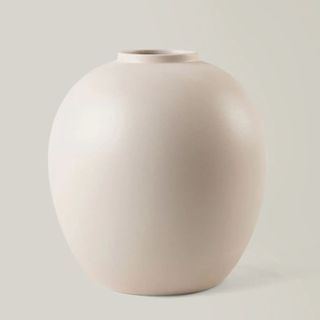 Cream round vase