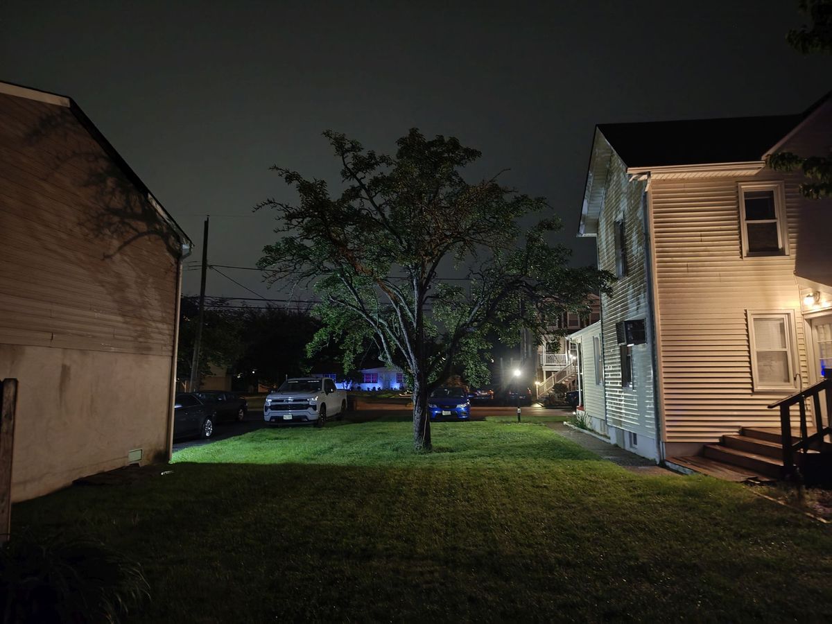 Motorola Razr Ultra 2025 low light sample.