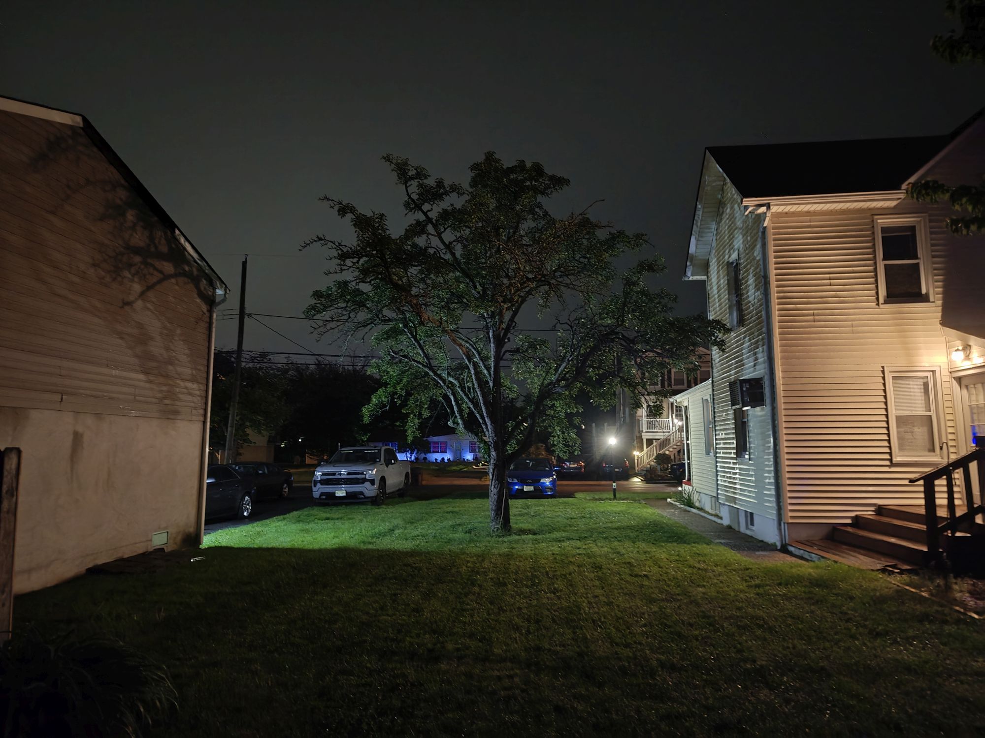 Motorola Razr Ultra 2025 low light sample.