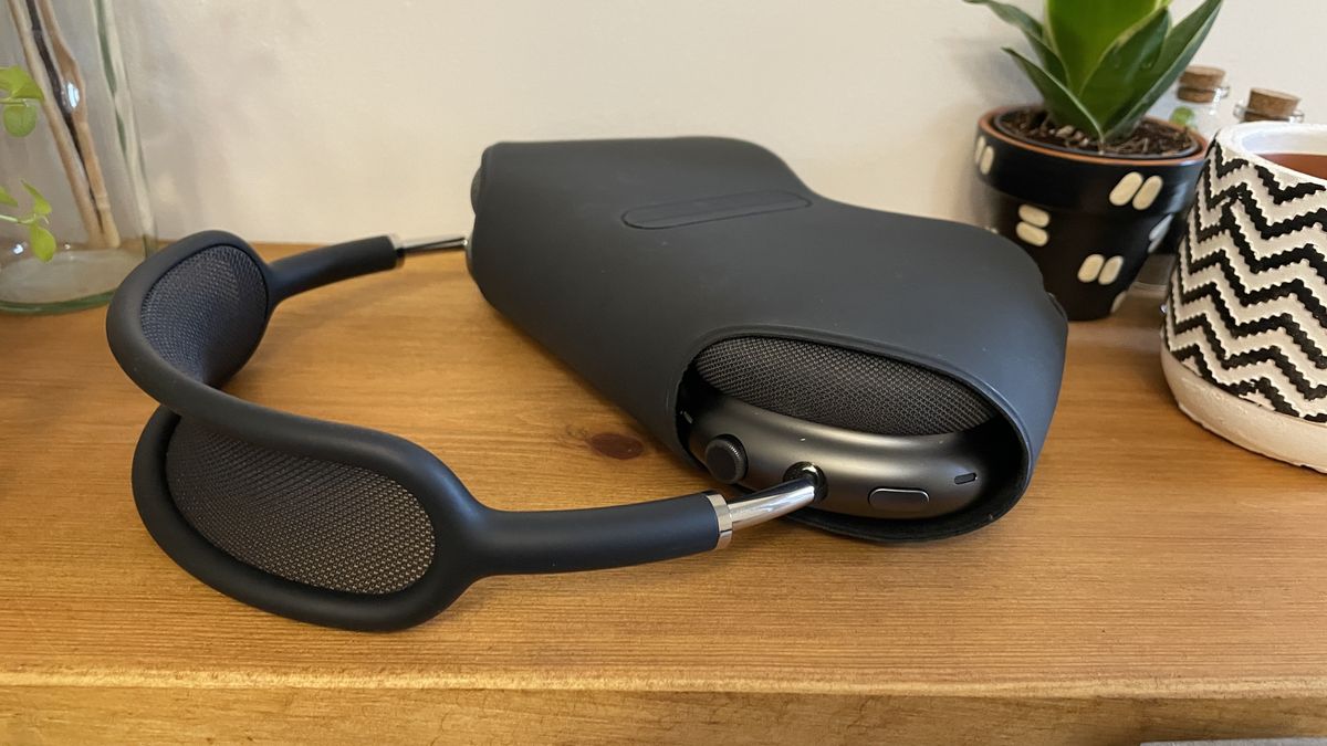 AirPods Max vs Sony XM4 vs Bose 700 which ANC headphones are better? What HiFi?