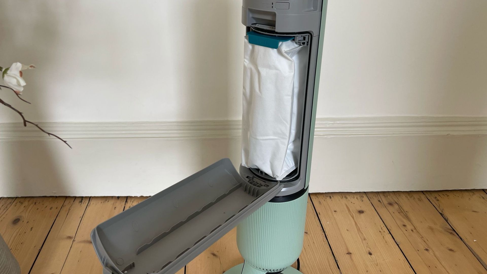 Emptying the bag in the Samsung Bespoke AI Jet Ultra Vacuum