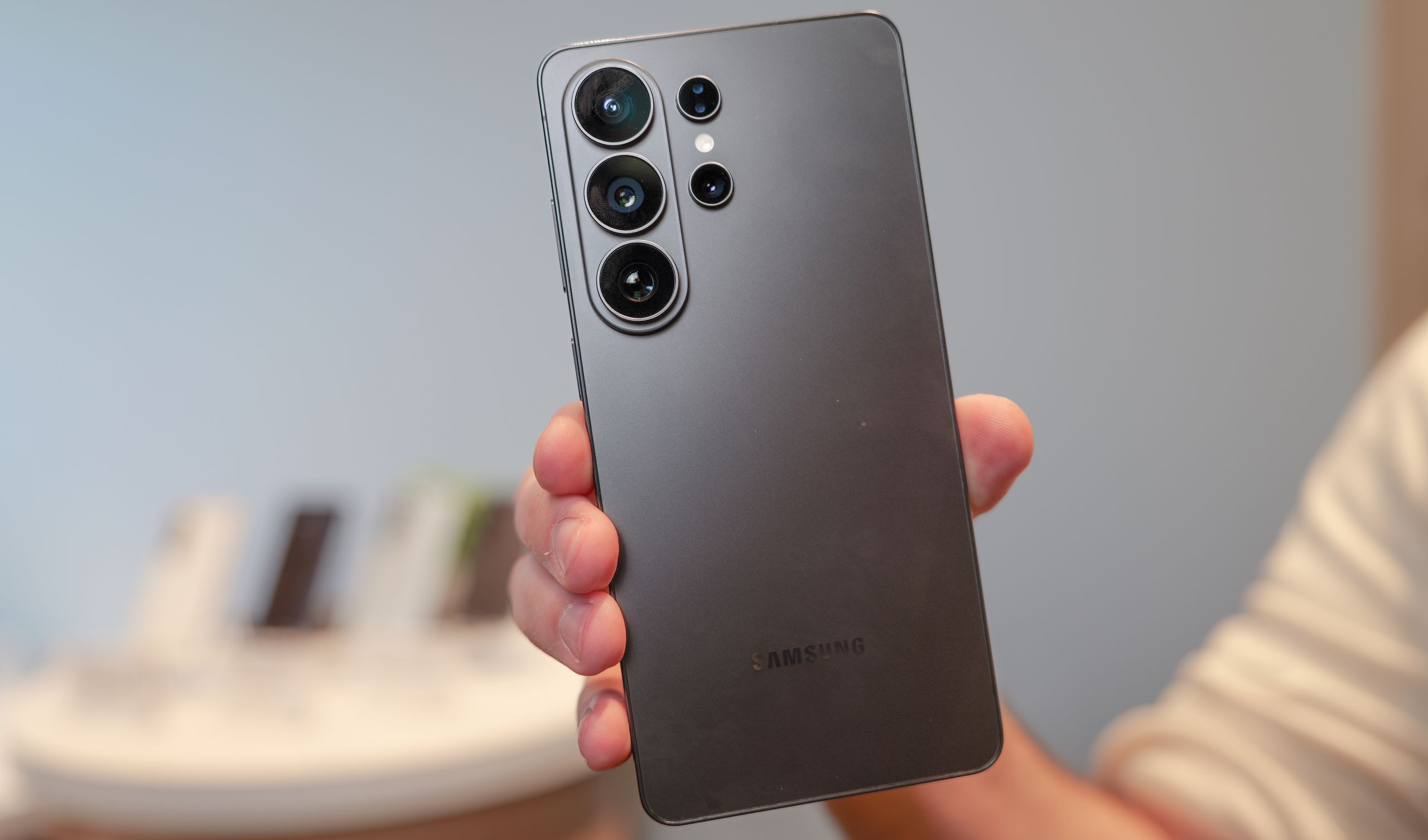 گلکسی اس 26 اولترا افت یواشکی دارد – این دلیل است که سامسونگ تیتانیوم را کنار گذاشته است