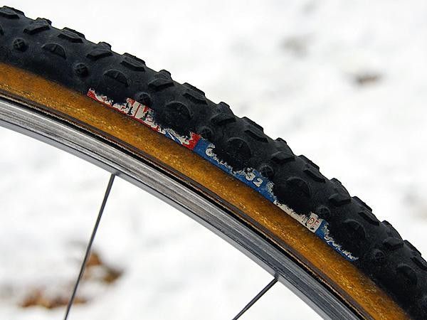 Challenge's Grifo 32 tubular offers a highly versatile tread that works well in a variety of conditions.