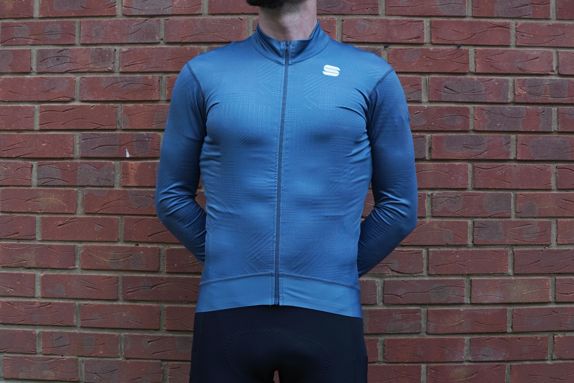 Male cyclist wearing the Sportful Loom Thermal Long Sleeve Jersey