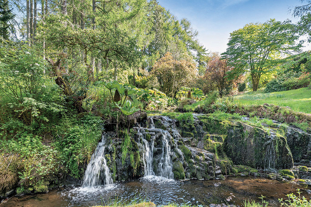 Property for sale with wildlife meadows: Lochside House, Houston, Renfrewshire.