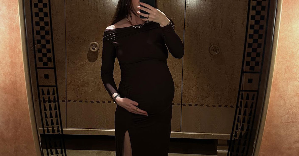 32 Chic Dresses to Wear to a Wedding When You're Pregnant | Who What Wear