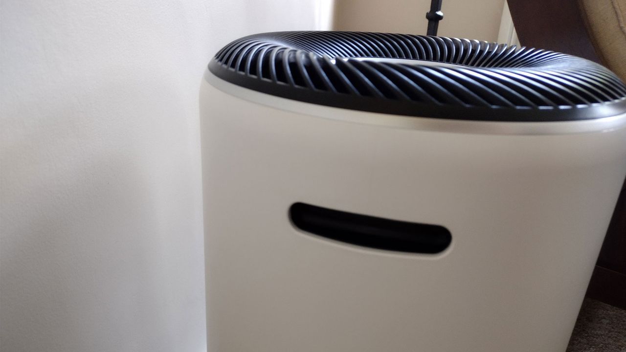 Levoit 400s air purifier review: image of Levoit 400s air purifier at home