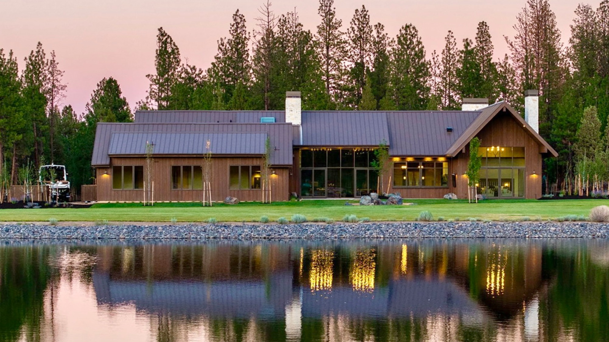 Built in 2026, Harmony, a four-bedroom modern lake house in Central Oregon's Tanager Bend community