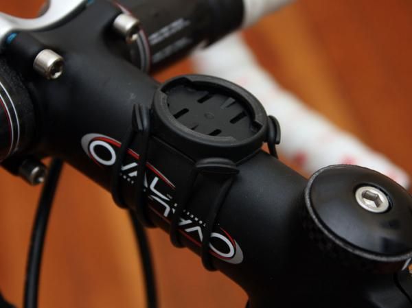 The new mount uses reusable o-rings to attach to either the handlebar or stem but the old mount felt more secure