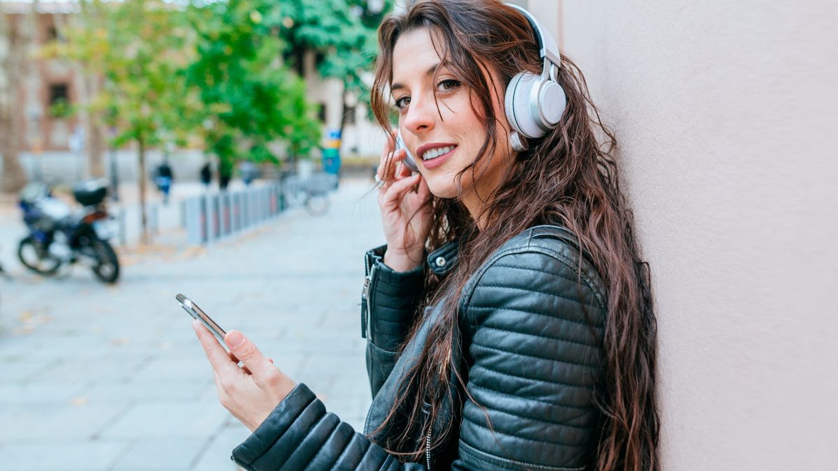 Overear headphones vs earbuds Which should you buy? Louder