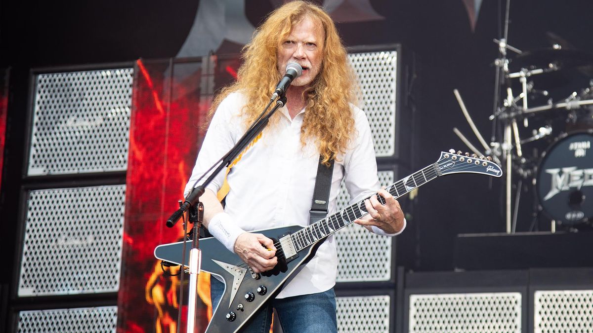 Dave Mustaine lashes out at Judas Priest guitar tech for soundchecking ...