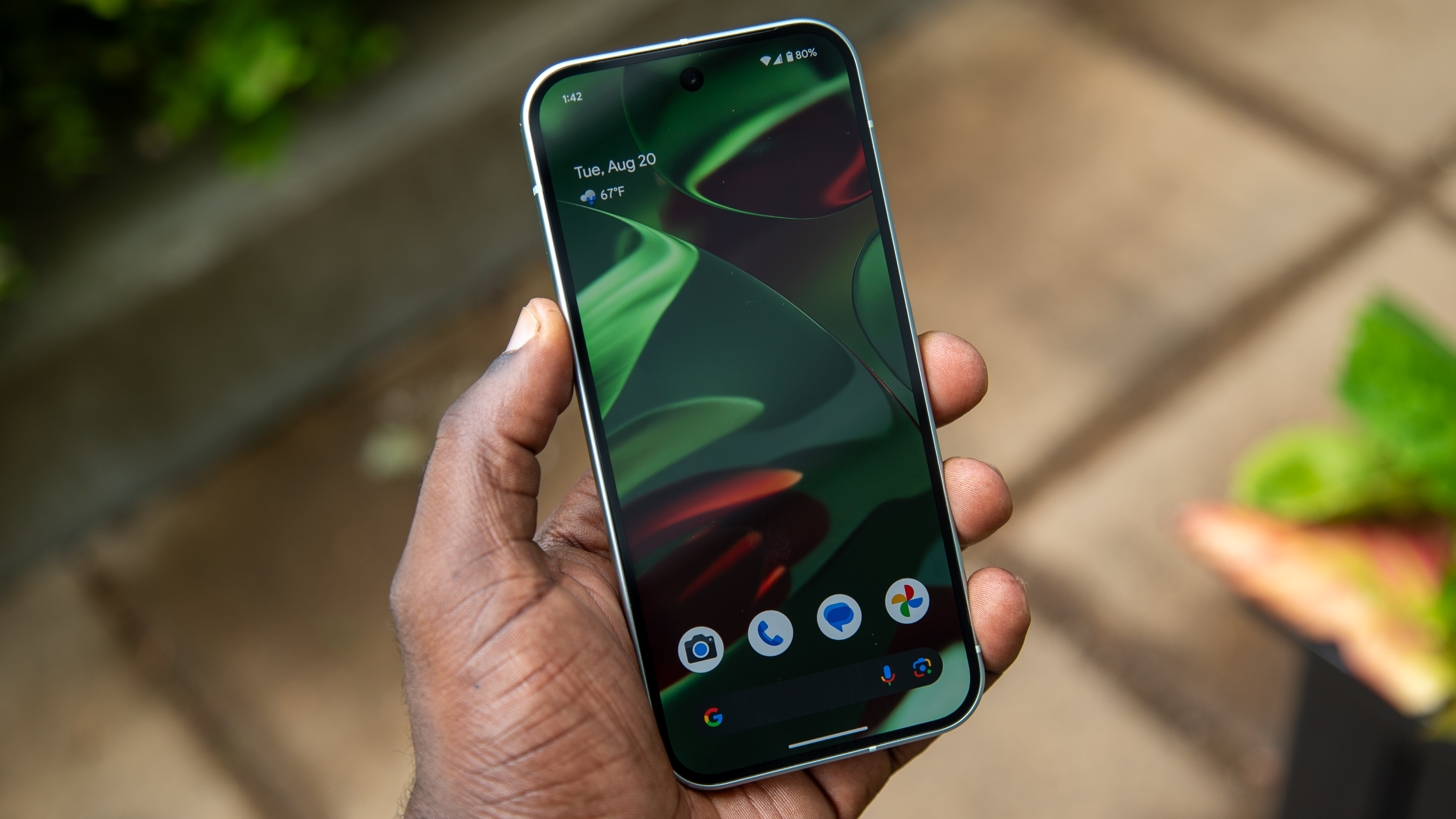 Google Pixel 9 против Motorola Edge 2024: необычная битва