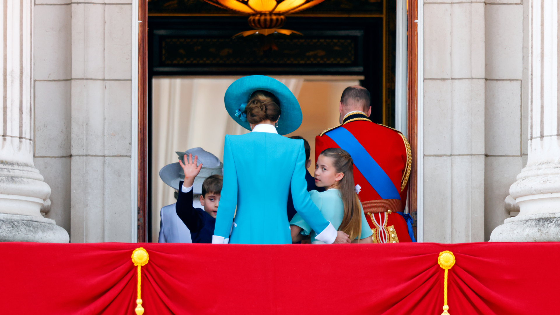Princess Kate, Prince William, Princess charlotte and Prince Louis leaving the Buckingham Palace balcony