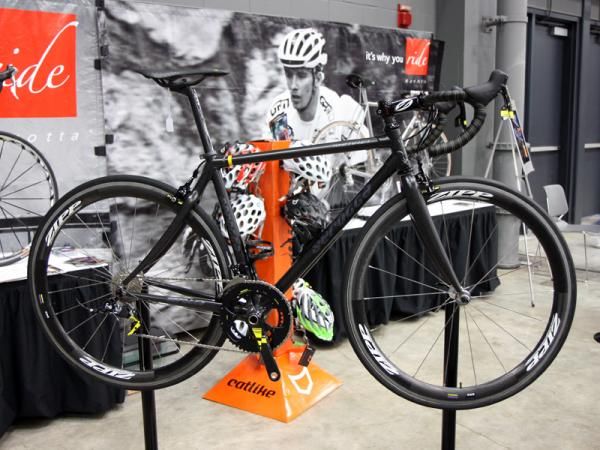 The all-carbon MeiVici SE continues to be one of Serotta's flagship road bikes with fully customizable ride characteristics and frame geometry.