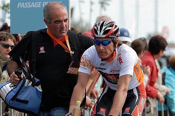 Former leader Iv&aacute;n Guti&eacute;rrez (Caisse d'Epargne) rolls in