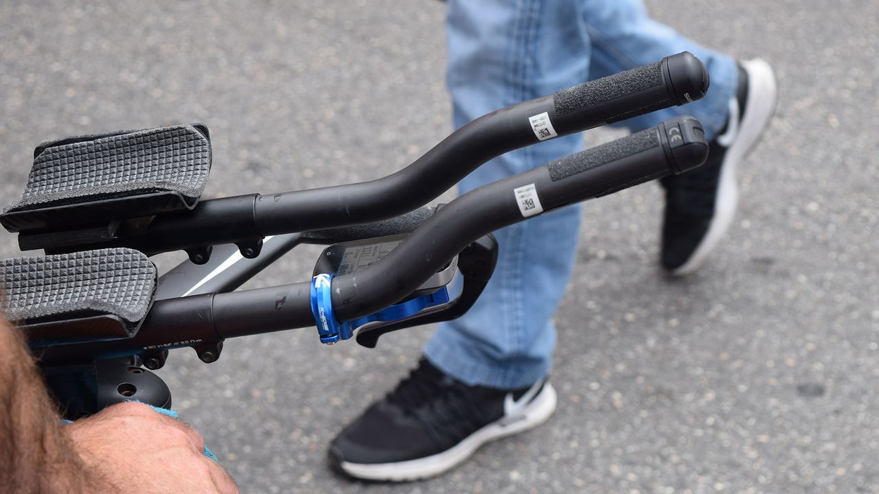 A small amount of grip tape was used on Jungels' handlebar extensions