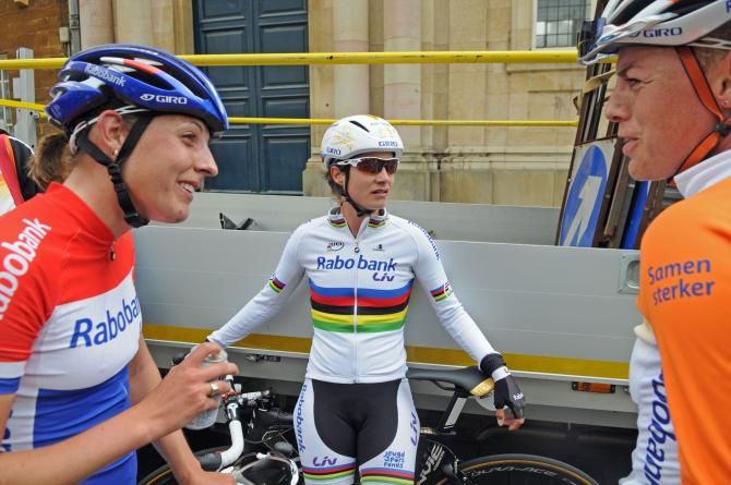 Marianne Voss and her teammates after stage 1