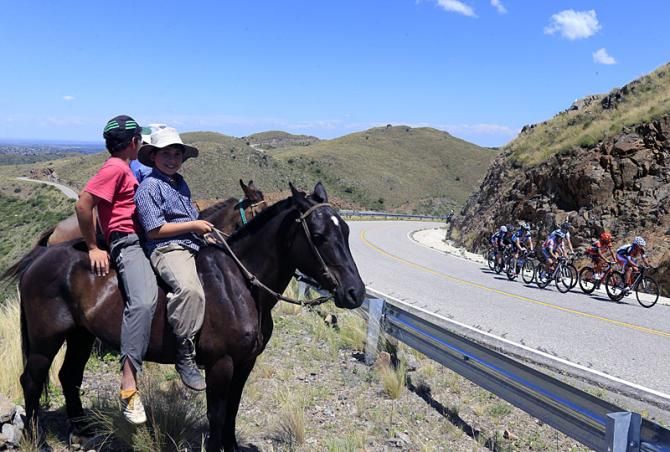 The break gets some encouragement from spectators.