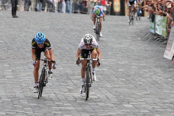 Elizabeth Armitstead (Garmin-Cervelo) outsprinted Judith Arndt (HTC-HighRoad) to win the final stage