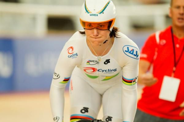 Anna Meares blasts out of the block.