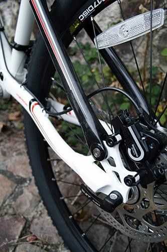 Merida Ninety-Six HFS 1000-D has a hydroformed aluminium frame with carbon seatstays.