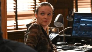 Tracy Spiridakos as Hailey Upton in Chicago P.D. Season 11x09