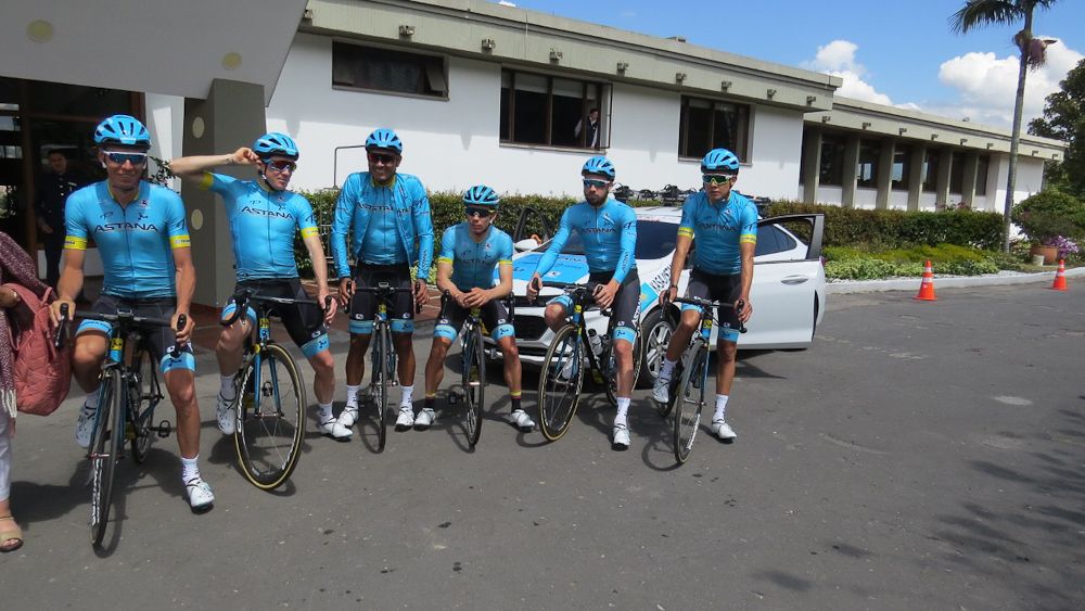 Jan Hirt, Nikita Stalnov, Davide Villella, Hernando Boh&oacute;rquez, Rodrigo Contreras and Miguel &Aacute;ngel L&oacute;pez get ready to train in Boyac&aacute;