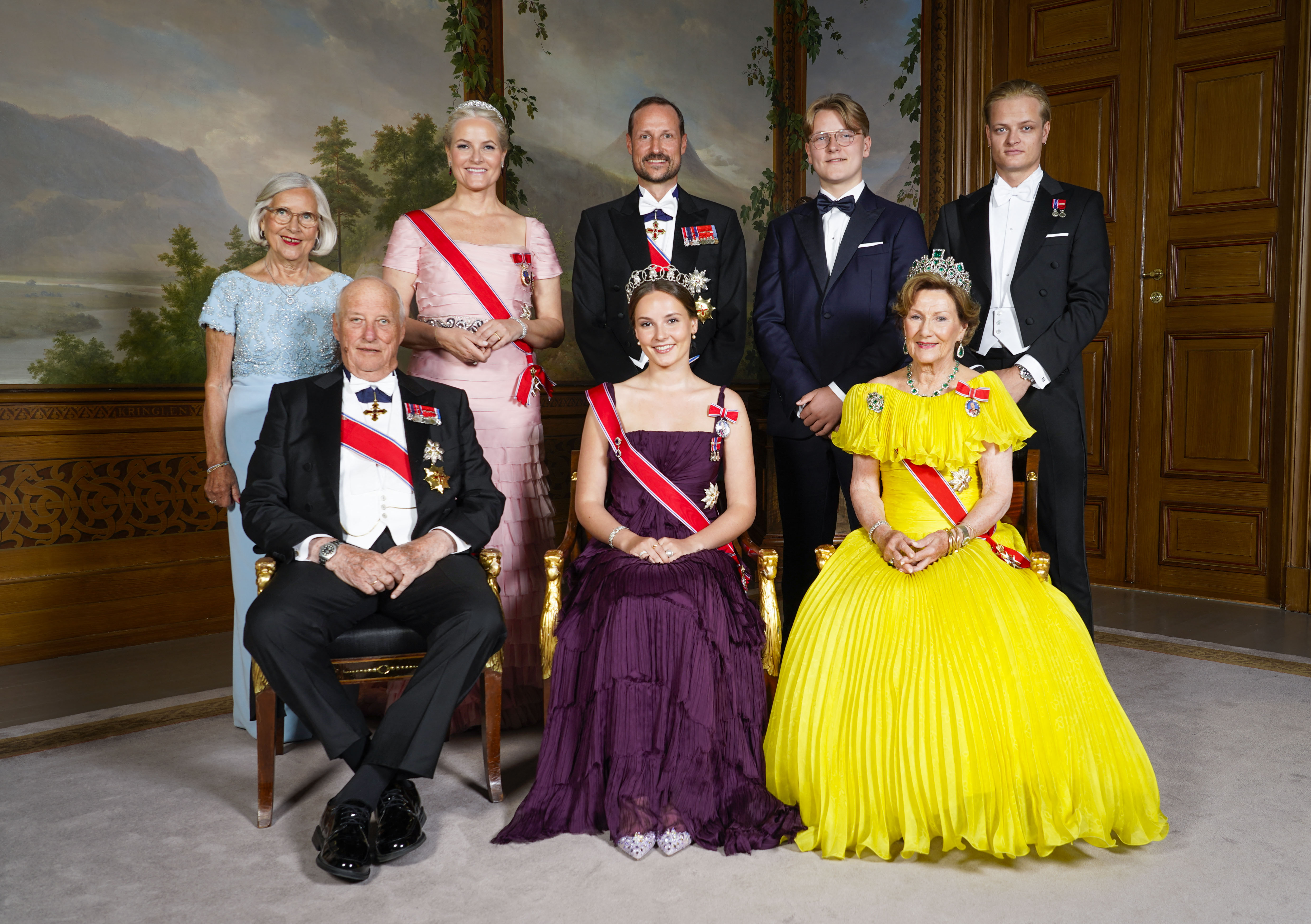 The Norwegian Royal Family posing for a formal portrait in gowns and tuxedos