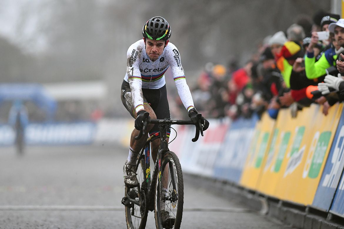 Van Aert settled for second in Namur
