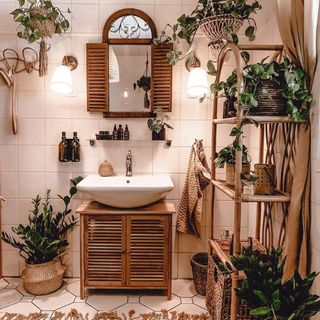 Relaxed boho, jungalow bathroom with natural textures and houseplants galore