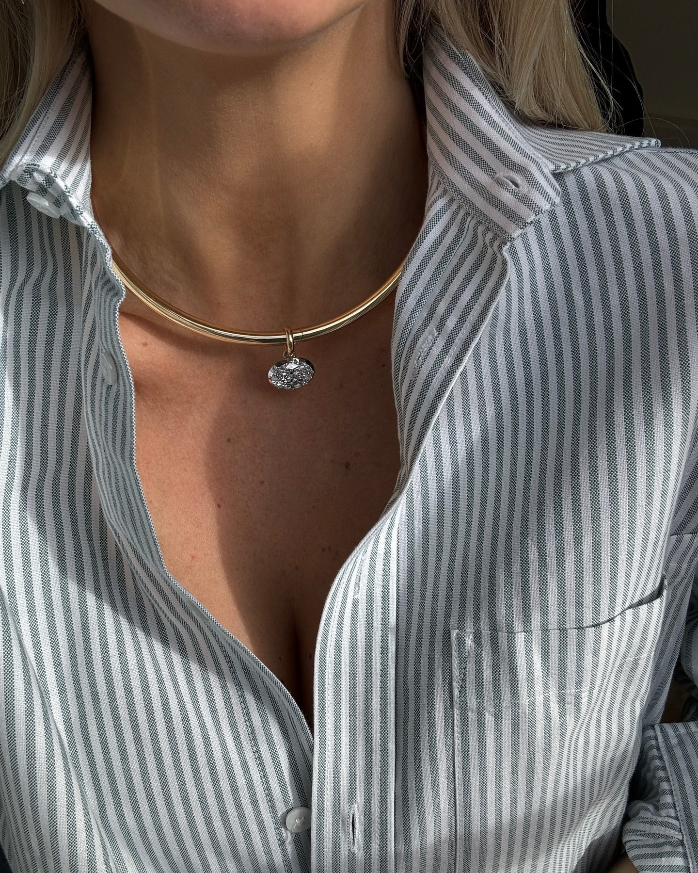 Inrluencer wearing summer 2025 jewelry trend