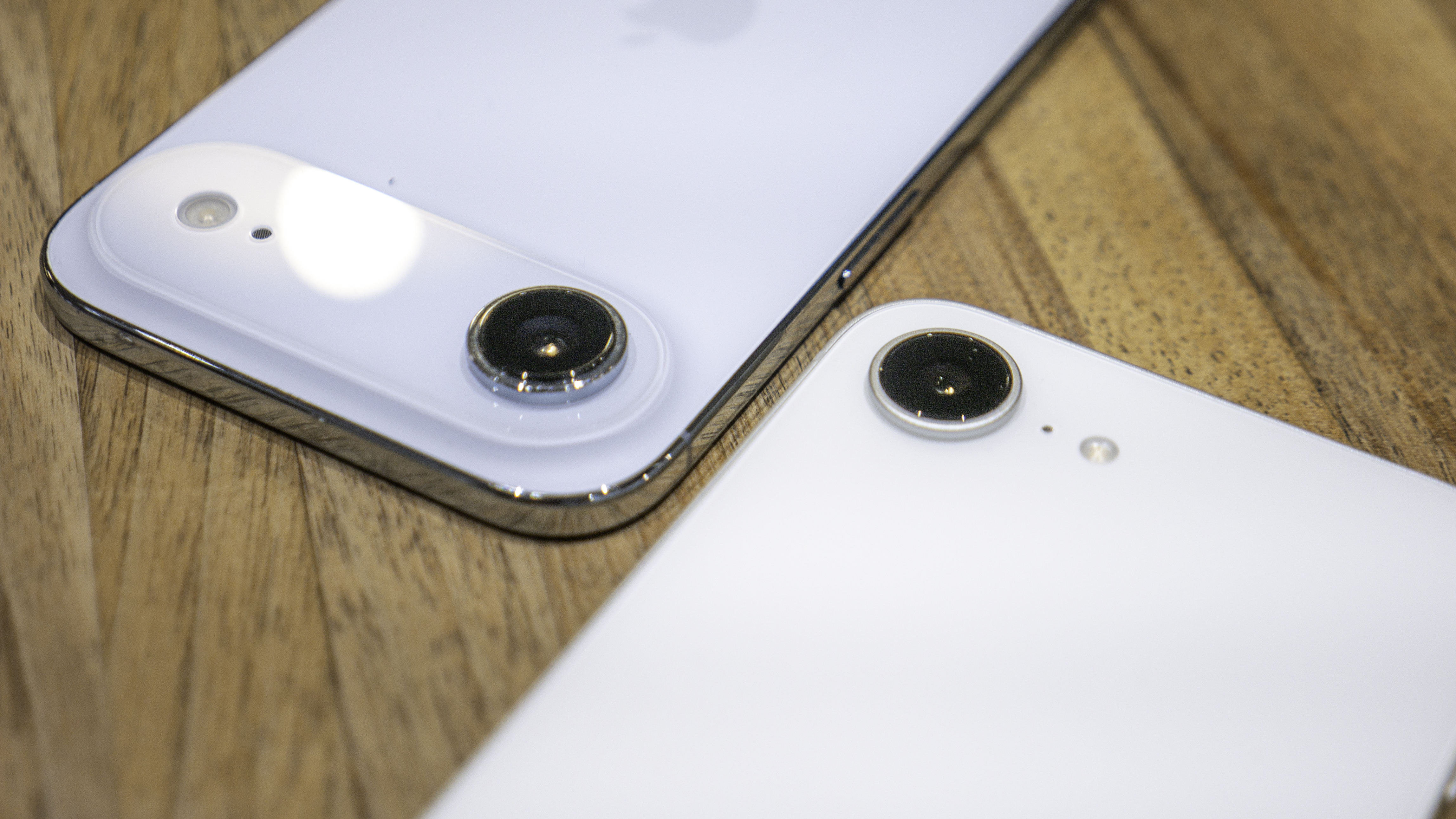 iPhone Air vs iPhone 17e.